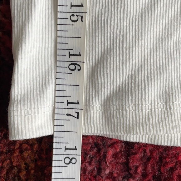 Zara v-neck colored crop - Picture 7 of 8